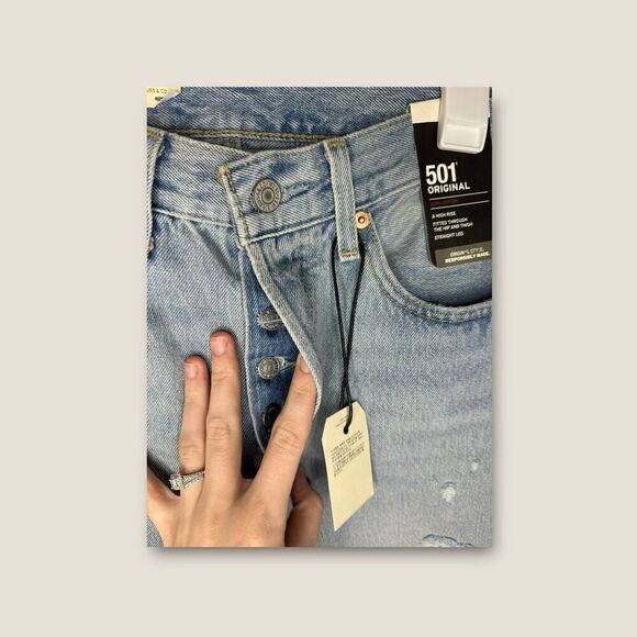Levi’s Women’s 501 Original Fit Jeans Straight Leg Distressed Size 26x30 NWT - Picture 3 of 8